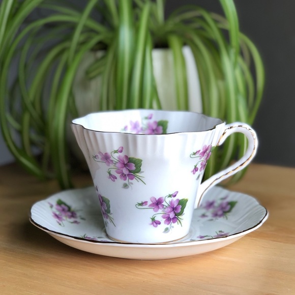 Salisbury Purple Violet Fine Bone China Scalloped Edge Teacup & Saucer Set - Picture 9 of 9